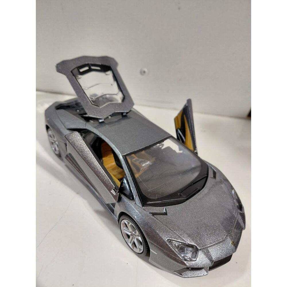 Maisto Die Cast 1/24 Lamborghini Aventador LP700-4 Supercar (Missing Mirrors) - Picture 5 of 8